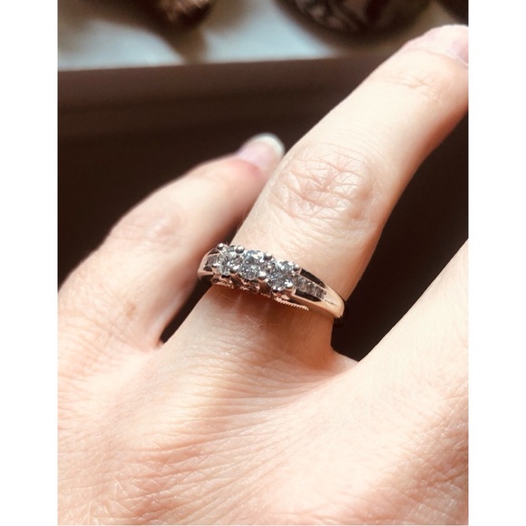 REAL Diamonds and 14 Karat White Gold Ring - Picture 2 of 15